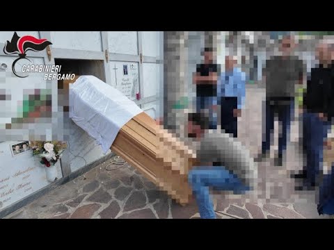 Video Pamela Genini profanata, il video in cui i carabinieri simulano l'estumulazione