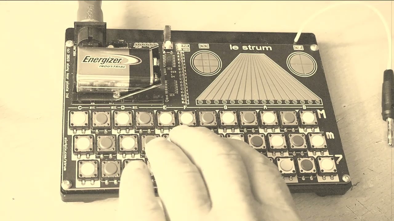 Le Grand Strum - YouTube