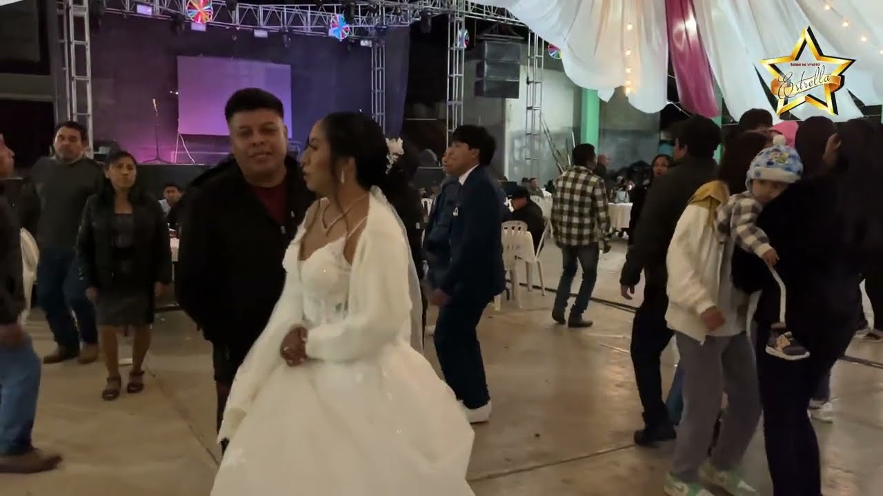 BAILE CON PUROS HUAPANGOS