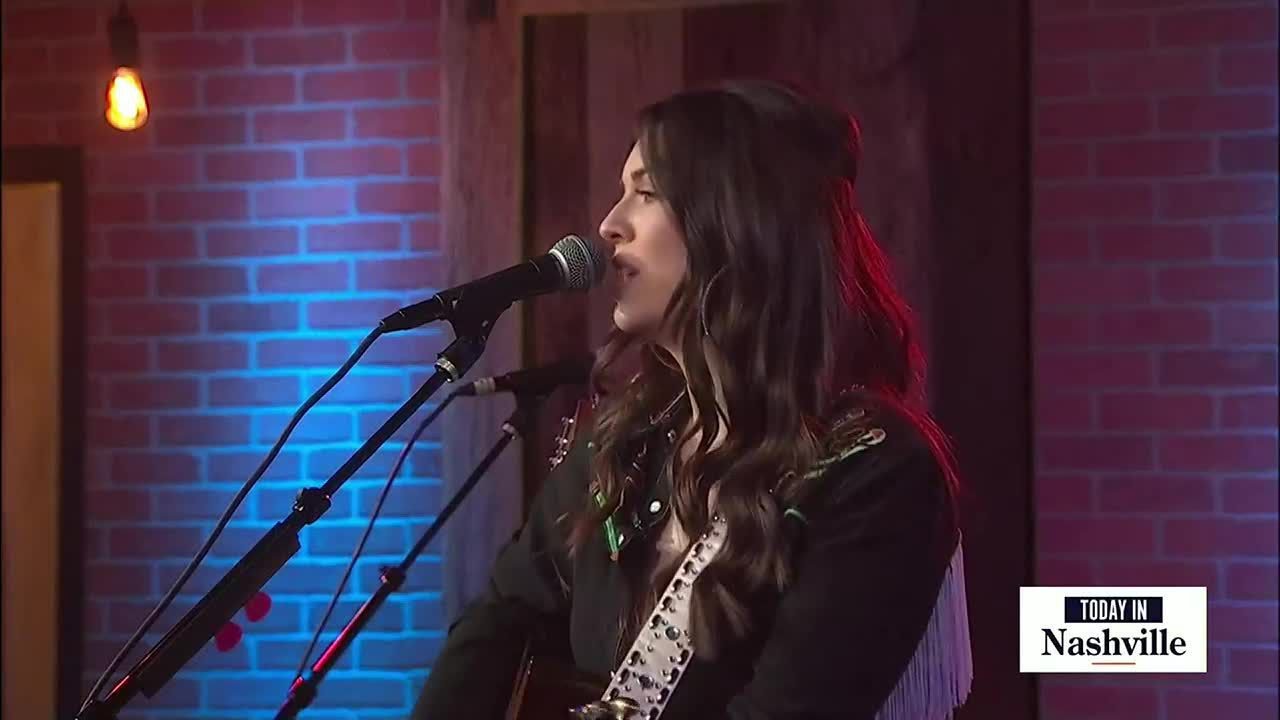 Jenny Tolman Performs "Right Back" - YouTube