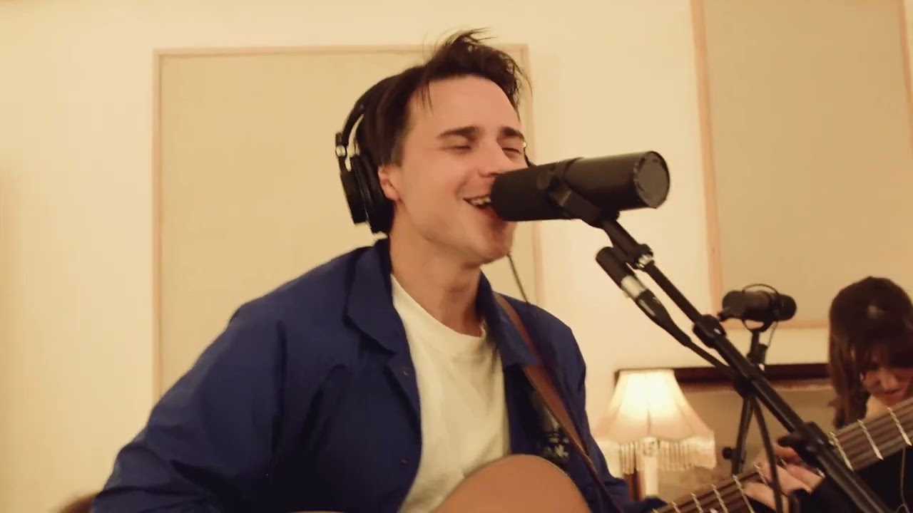 Kris Allen - Guinevere (Tiny Tape Room Sessions)