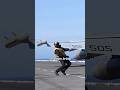 Si te levantas un segundo antes, sales volando del portaaviones