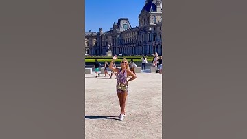 I’m in Paris!!!! AHHHHHH!!! Bonjour ! Oui Oui! 🇫🇷 #shorts