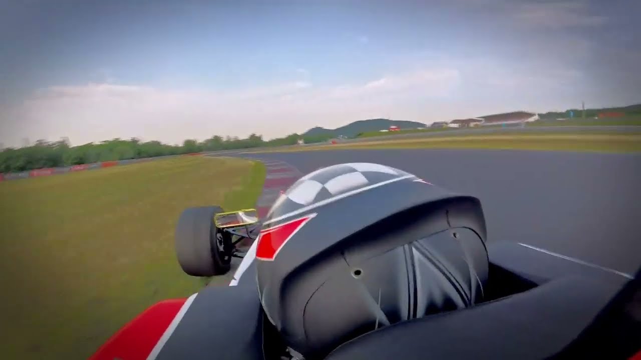 Formula Renault 2.0 Autodrom Most / Hot conditions, destroyed tyres