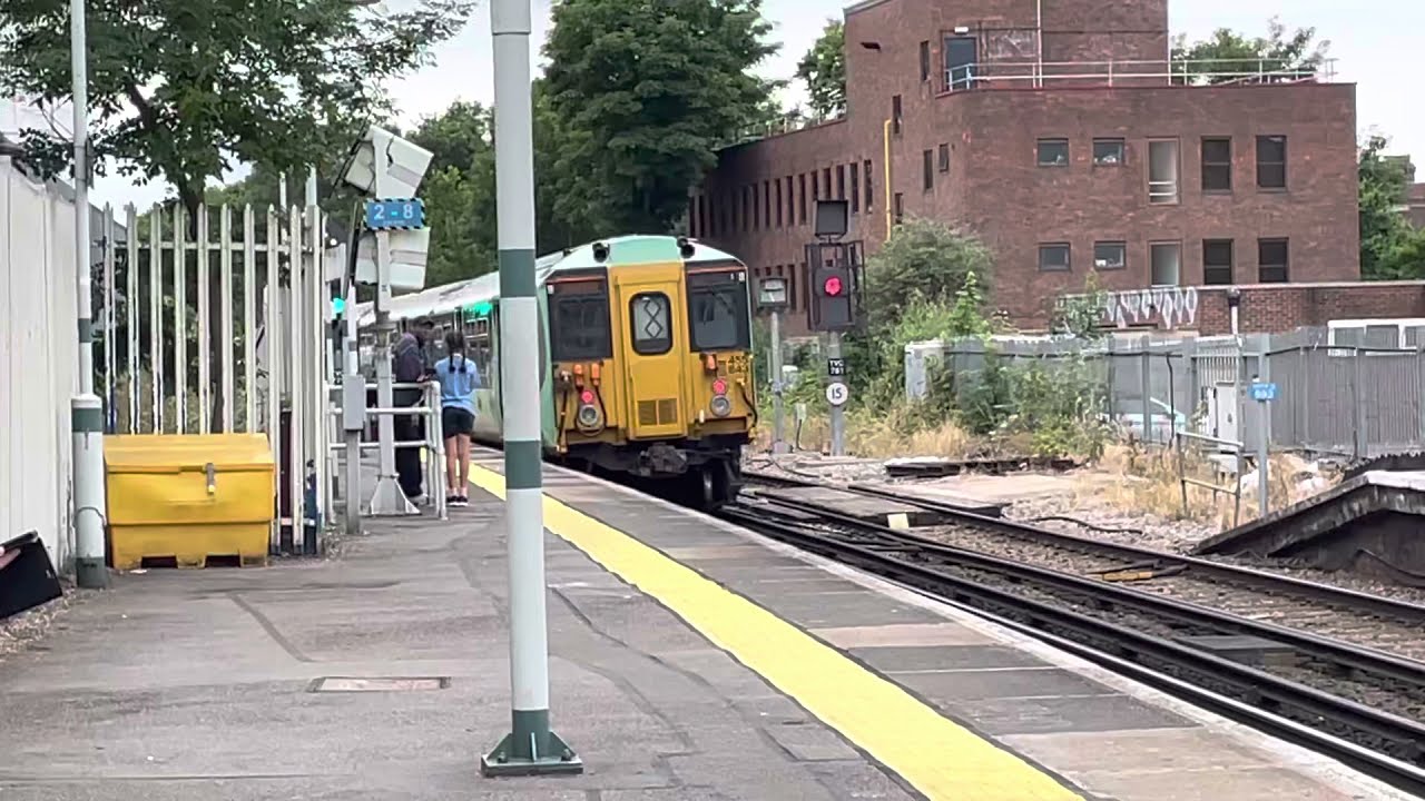 Class 455 southern departing streatham for caterham