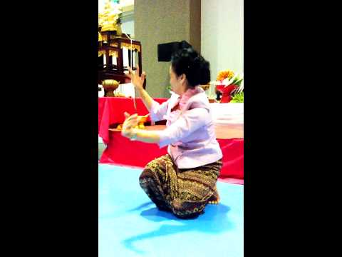 ฟ้อนสาวไหม แม่บัวเรียว รัตนมณีภรณ์