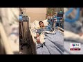 "Su pierna quedó prensada": joven padre lucha por su vida en un hospital tras ser atropellado en LA
