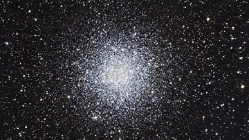 Zooming in on the globular star cluster Messier 55