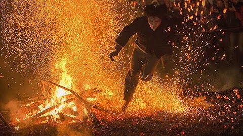 Lễ hội Nhảy lửa người Dao ở Lâm Bình (Traditional Festival of Fire Dancing of Dao people)