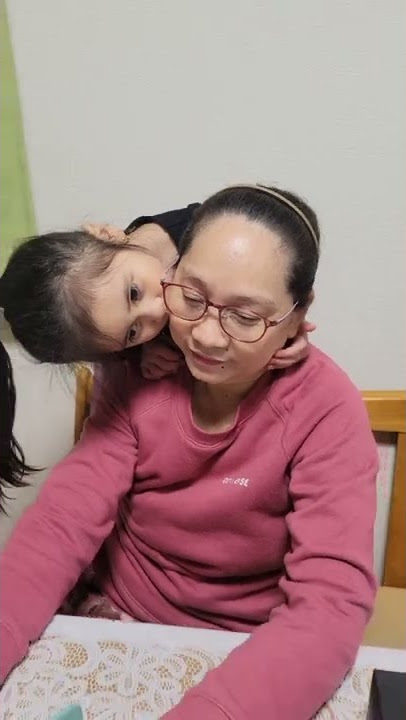 Super sweet kiss from granddaughter | #kiss #love #birthday #blessed #shorts #youtubeshorts #cake