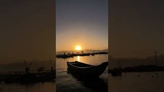 Mentahan  Aesthetic Sunset Di Pinggir Pantai Ada Perahu