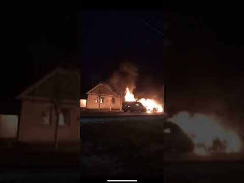 Şi-a incendiat propriile maşini: un Mercedes şi un VW arado manual