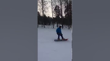 Snowboard softboot carving turns with up-unweighting. Medium radius.