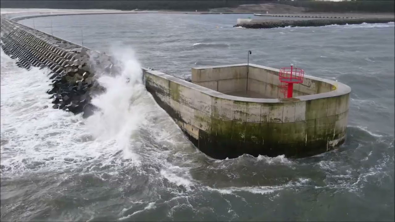 Sztorm na Bałtyku  - Kanał Żeglugowy Nowy Świat