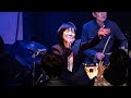 🎤😭💖【涙の45周年】山下久美子が届けた奇跡の夜――「大事なものはなくならない。」ファンと紡いだ愛と感謝のステージ✨🌹🌟😭🎶【会場総立ち山下久美子45周年ライブで感動の涙
