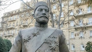 Памятник мецената Гаджи Зейналабдина Тагиева в Баку