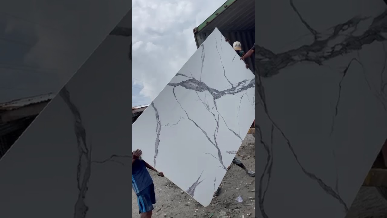 Calacatta White Quartz (Bold Vein)