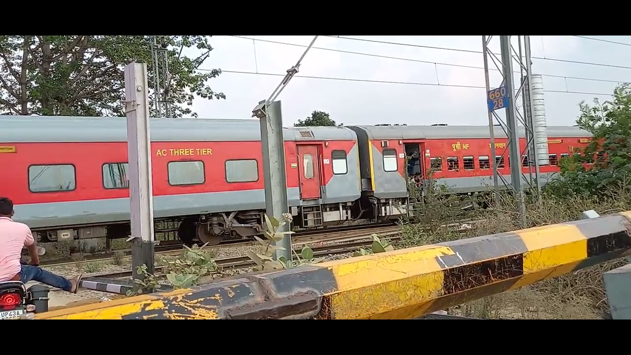 Amrapali Train Live Status Today 15707