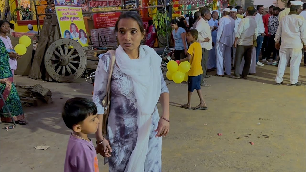 बारागाड्या बघायला माऊली मम्मीसोबत गेला 🫢
