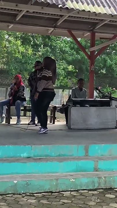 Nice music, food and view in Medan