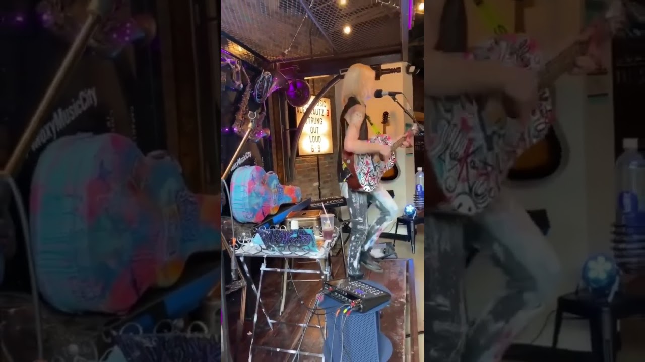 在 YouTube 上觀看「Live from The Moxy Hotel 🏨 #Nashville」 在 YouTube 上觀看「Live from The Moxy Hotel 🏨 #Nashville」