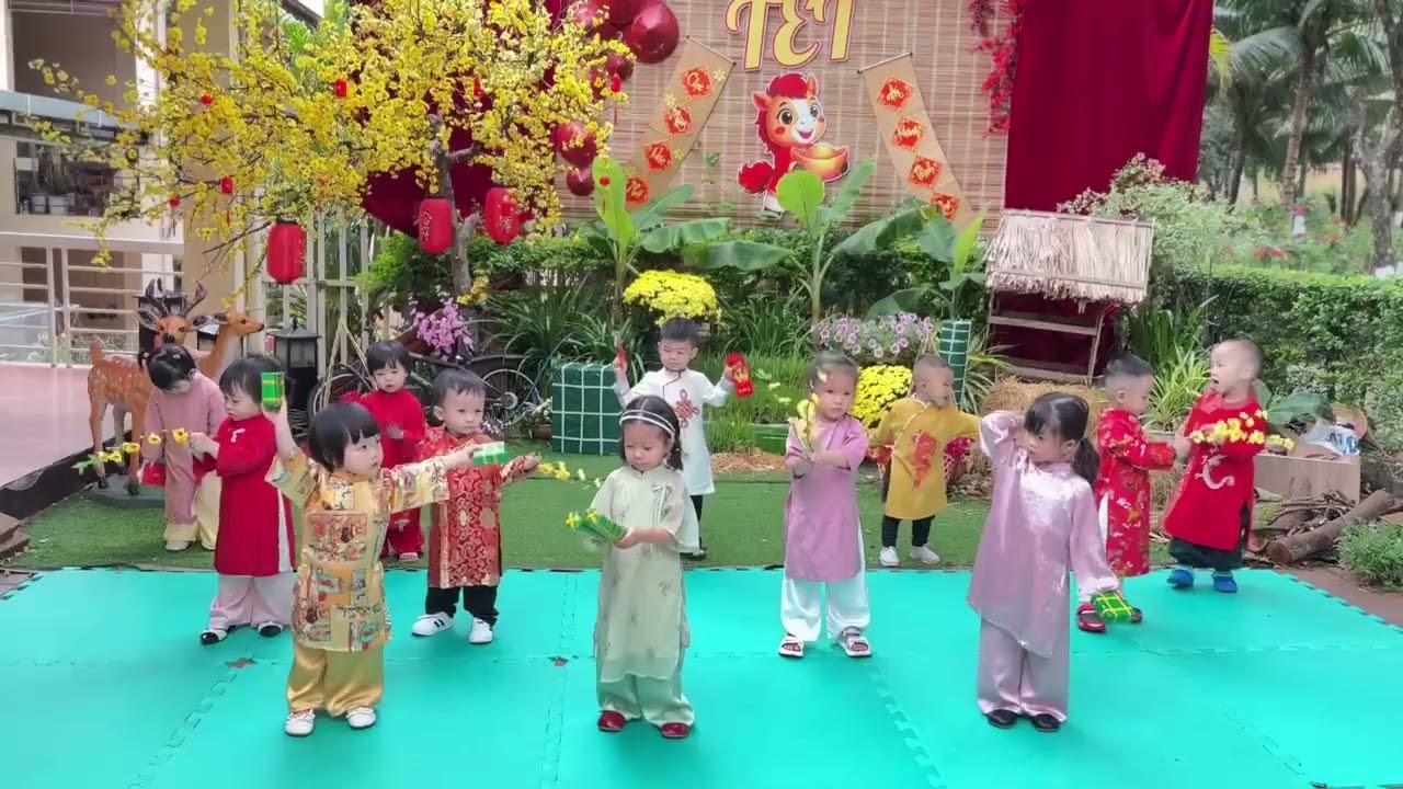 Gold múa đón tết bính ngọ