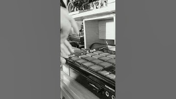 Akai mpc1000 lofi sampling beat #akaiprofessional #hiphop #musicequipment #beat #akaimpc #mpc1000