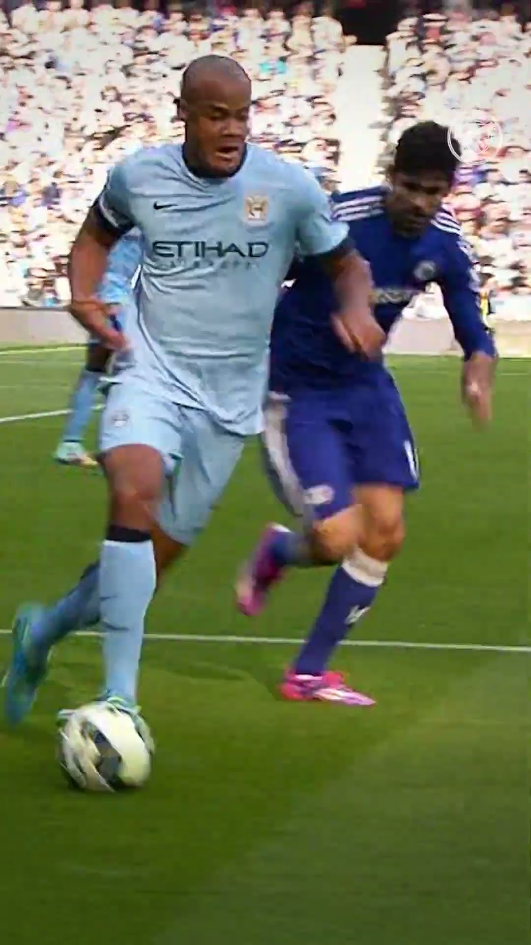 ? KING KOMPANY showing his STRENGTH ? #mancity #football #shorts #shortsvideo #shortsfeed #skills
