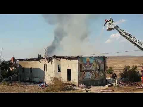 Incendiu la mănăstirea Sfantul Apostol Filip. Pompierii intervin (video)