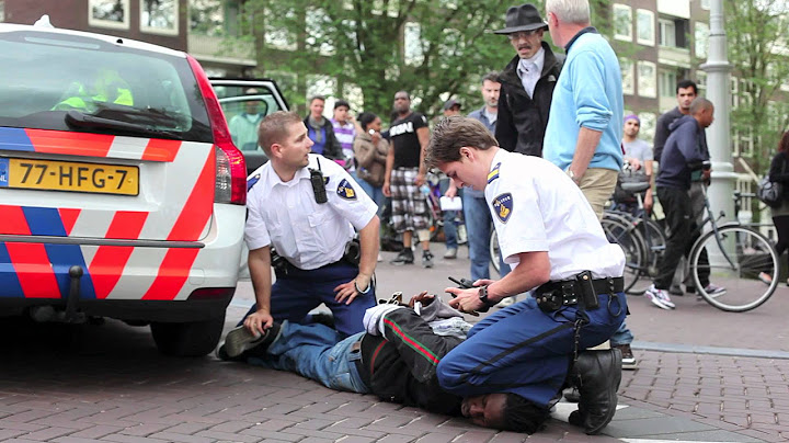 Amsterdam officers arrest suspect - June 20, 2011 17:59