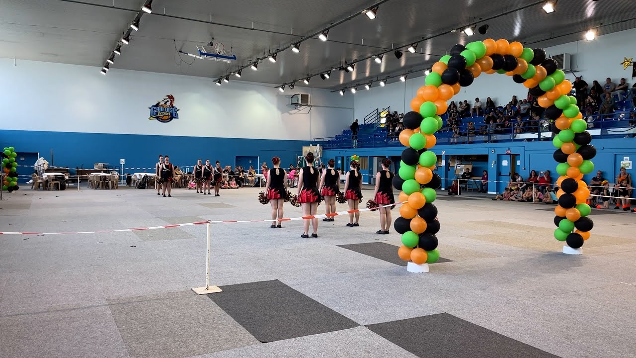 Les majorettes ressortent les bâtons