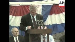 USA: MICHIGAN: PRESIDENT CLINTON'S WHISTLESTOP TRAIN TOUR FINAL DAY