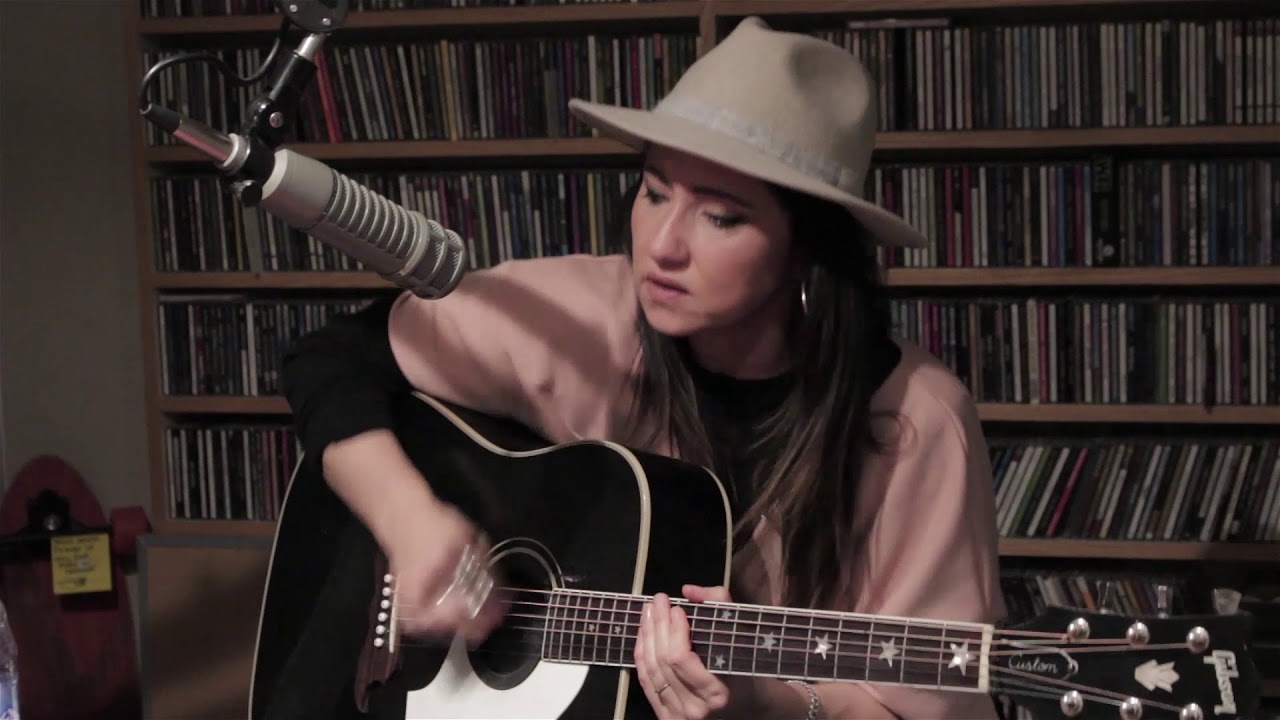 KT Tunstall Performs 'Black Horse and the Cherry Tree' YouTube