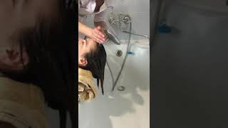 картинка: «Курсы Парикмахеров» Савельева Олеся. Мытье головы.