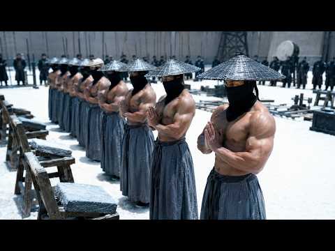 The masked man in a bamboo hat is a hidden Shaolin master, one palm shatters a giant boulder!