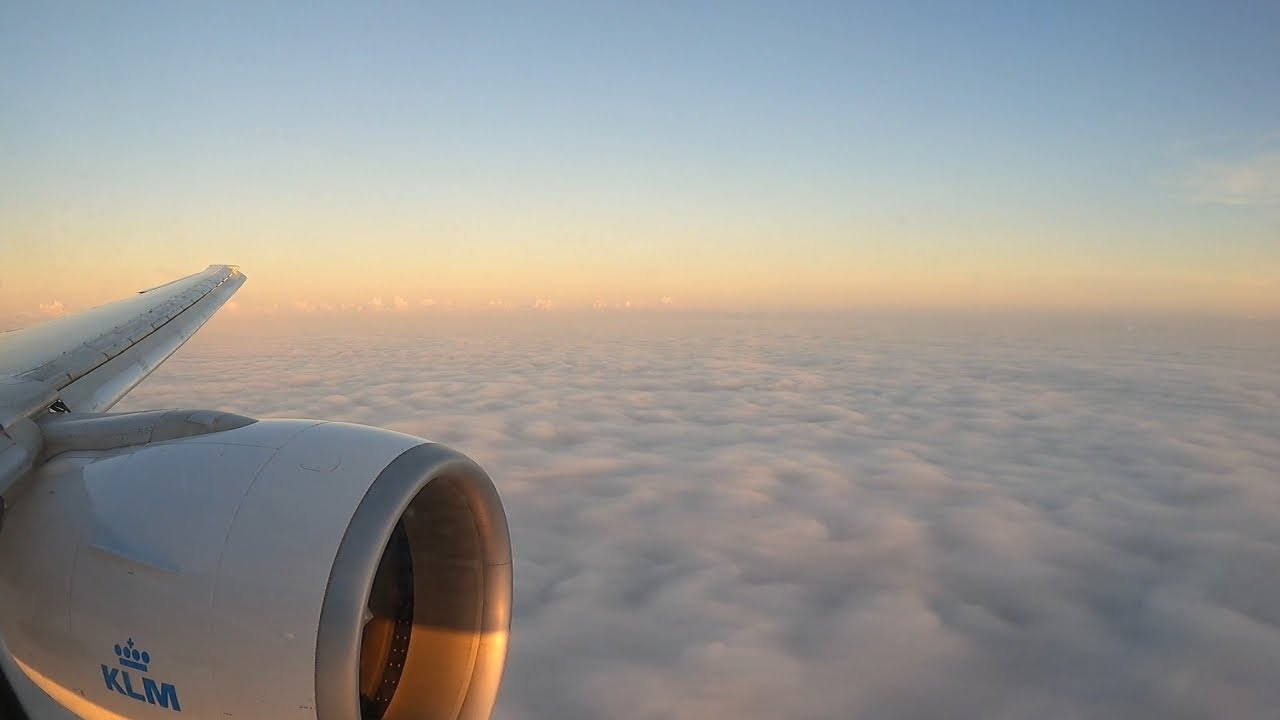 Foggy Early Morning Landing Into Amsterdam (KLM 777-300ER)