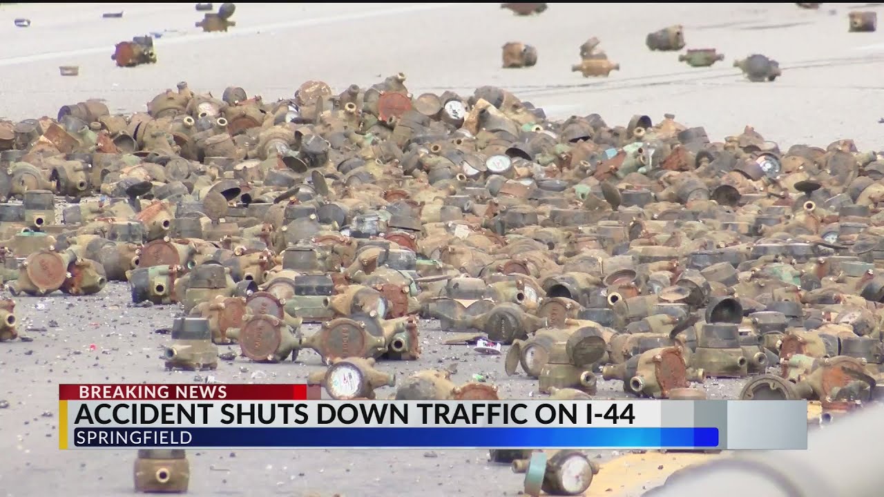 TRAFFIC ALERT: Rollover crash shuts down part of I-44 - YouTube