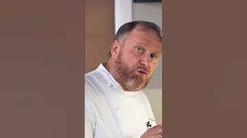 При приготовлении грибного супа когда лучше солить грибы? 🤔 Шеф отвечает в видео 🤩
