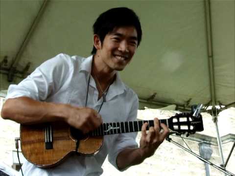 Ukulele - Literally Playing Notes Off the Fretboard - Jake Shimabukuro - Kids urging "play faster"