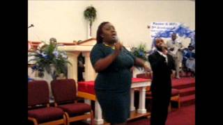 Ariel Moses Davis Leading Worship