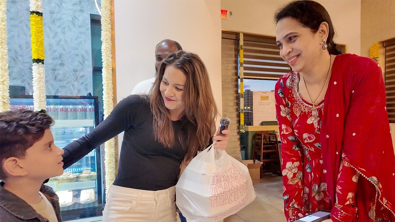 Indian Lady Invites Me At Her Famous Vegetarian Restaurant