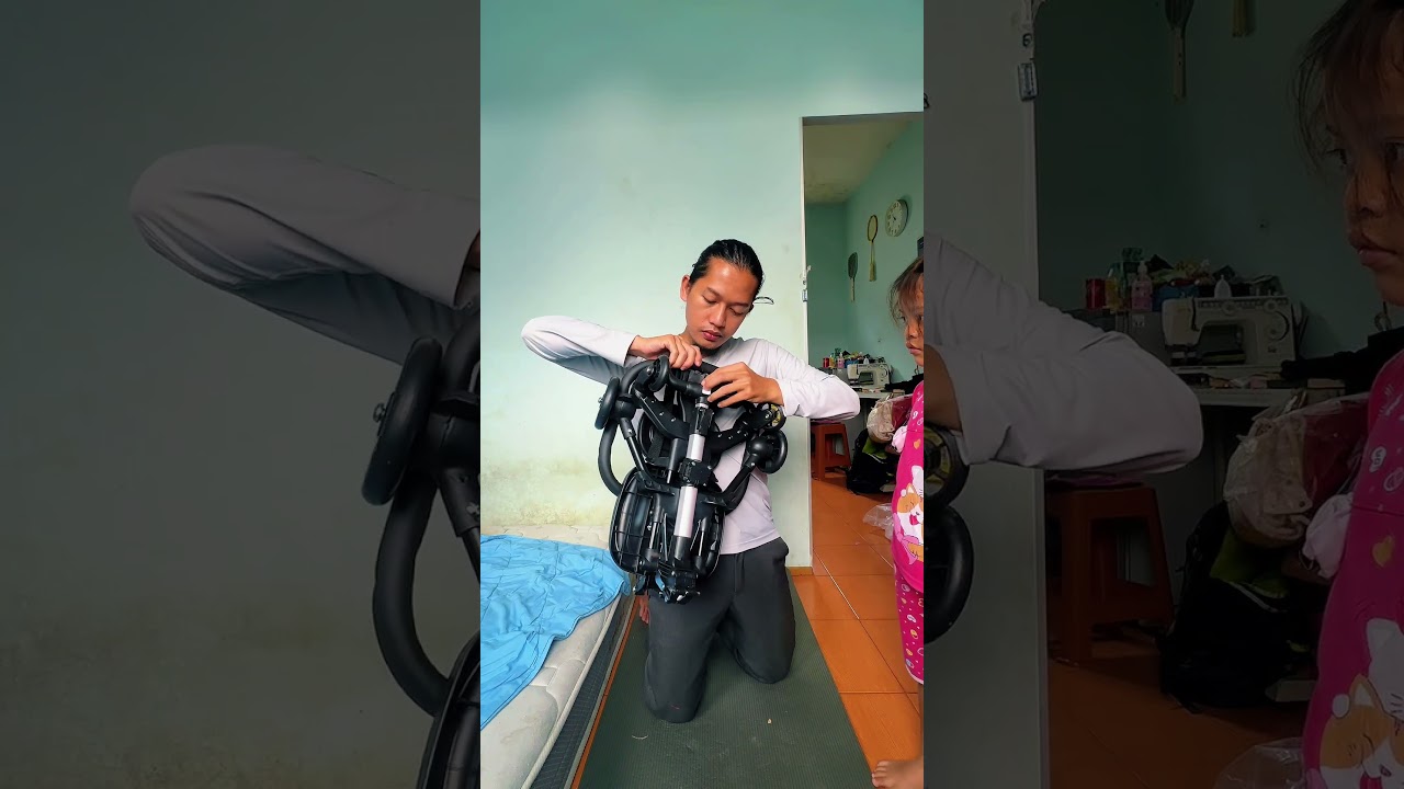 TAKUT BANGET BELI STROLLER 100 RIBUAN INI. SEMOGA AWET DEH, CARA BUKA TUTUPNYA JUGA GAMPANG.