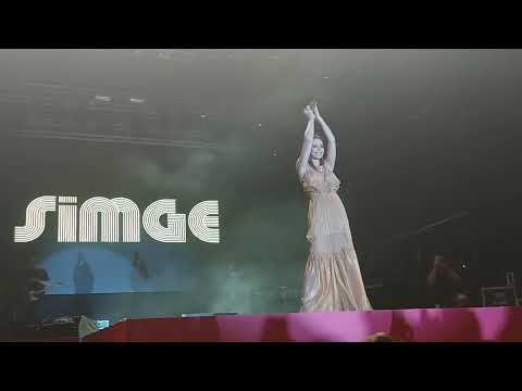 Simge-Aşkın Olayım(İzmirliler eşliginde koro)