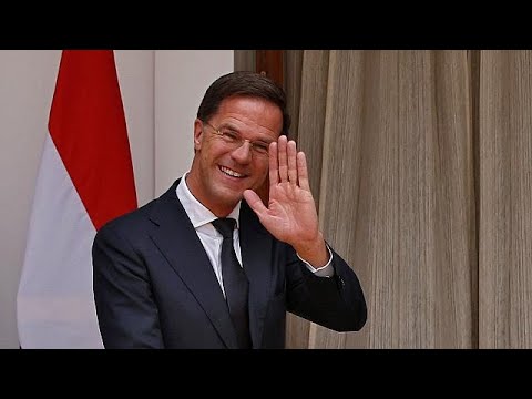 Vídeo: cuando el primer ministro holandés limpia el café del suelo
