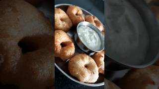 Medu Vada Recipe #shorts #youtubeshorts #food #shortsfeed #shortsvideo #meduvada  #southindianfood