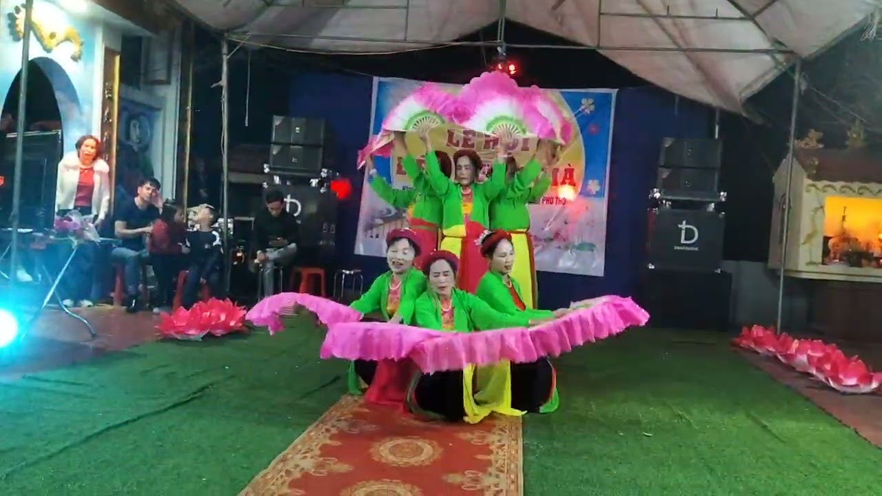 VĂN CHẦU DÂNG BÁC KÍNH YÊU CLBVN KHU HOA TRIỆU XÃ NHẬT TIẾN BIỂU DIỄN