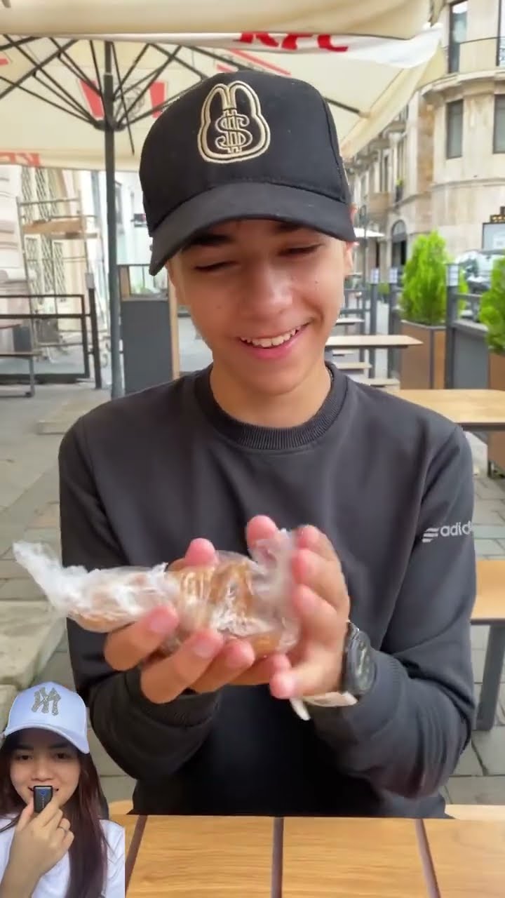 MAKAN AYAM KFC ⁉️DI SIRAM JADI BASAH ??#shorts #trending