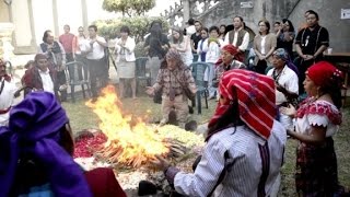 Una ceremonia indígena inicia foro de la ONU en Guatemala