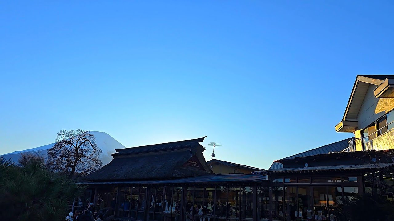 The beauty of the clear water village, a World Heritage site in Japan, with views of Mount Fuji.