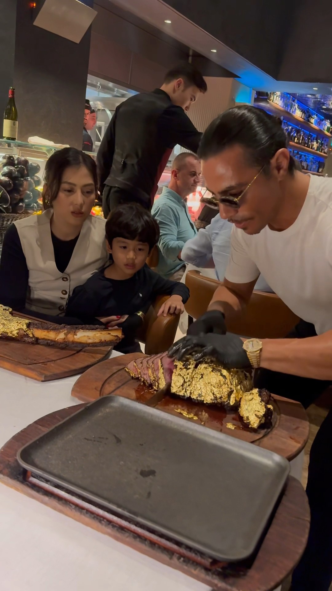 #Saltbae meets SaltBebot! Yung minsan ka nalang manlibre sa pamilya napasubo ka pa.???